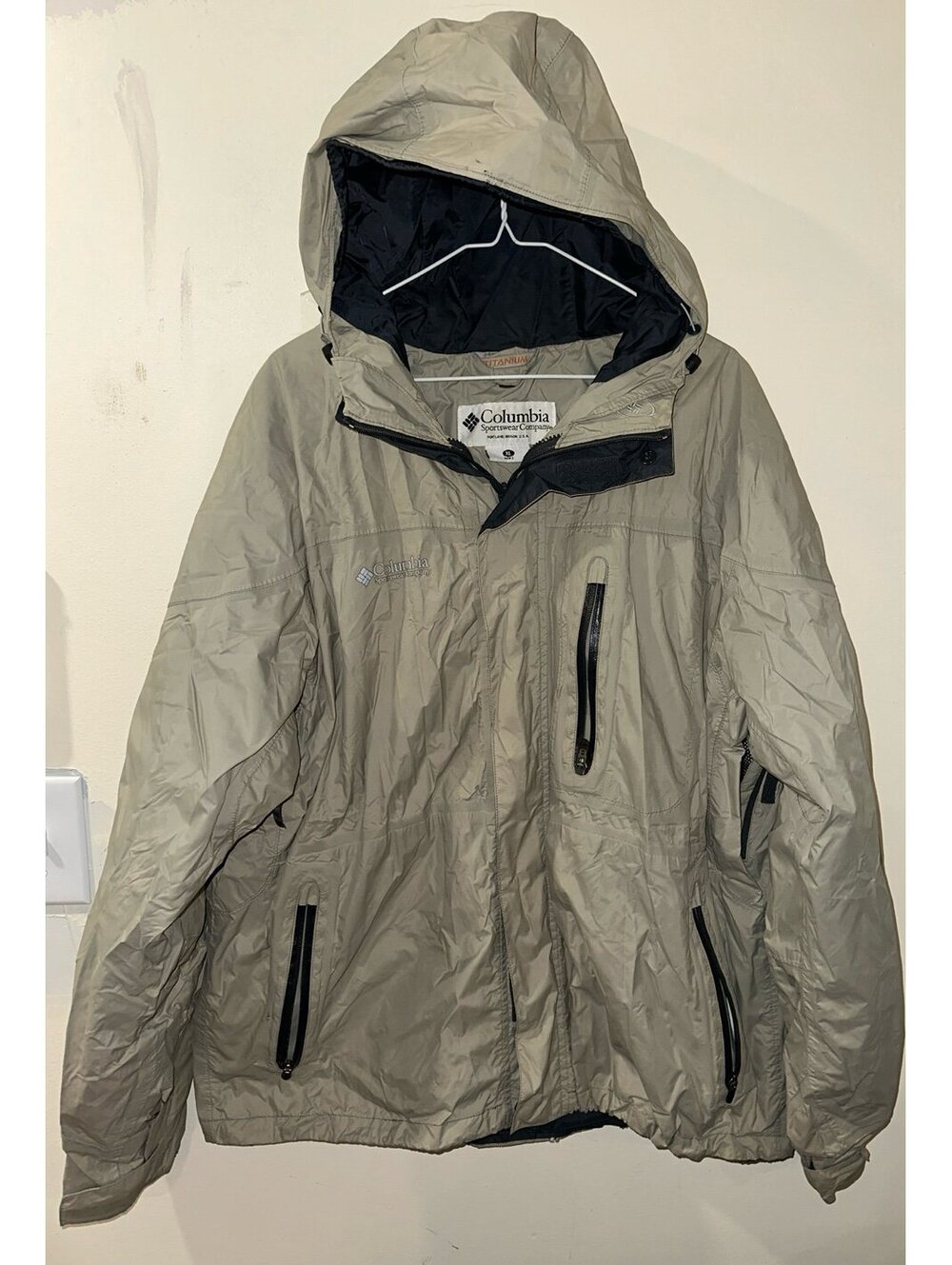 Columbia titanium rain coat size men’s XL